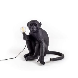 LAMPE SINGE ASSIS NOIR RESINE