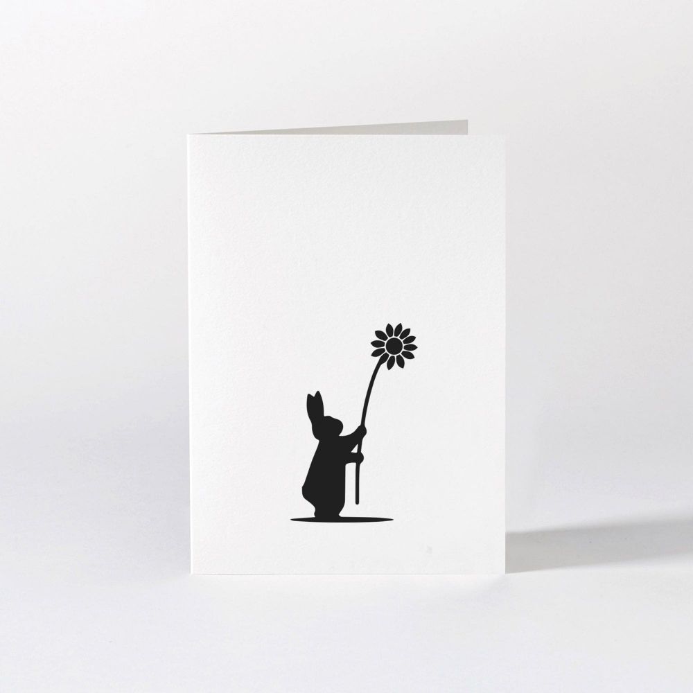 CARTE RABBIT FLOWER GIVING